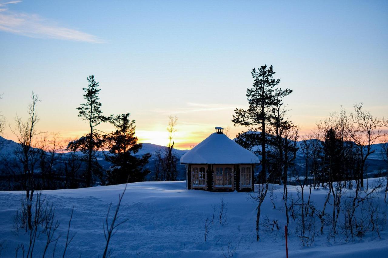 Basecamp Nord - Indoor Camping Hotel Moen i Målselv Kültér fotó